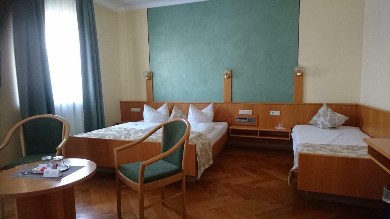 Traditionsgasthof Gruener Baum باد ستافلستين المظهر الخارجي الصورة